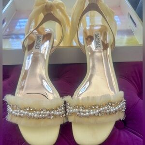 Badgley Mischka Butter Yellow Embellished Wrapped Sandal Sz 10M